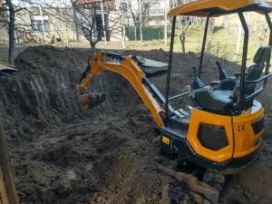 Italian customers are using our small excavators for their work. detail one